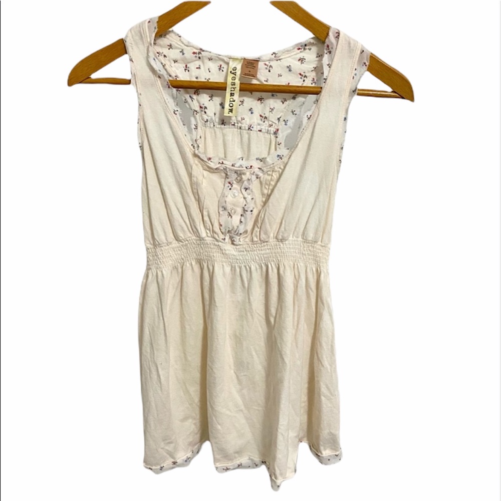 Eyeshadow medium Floral cream top